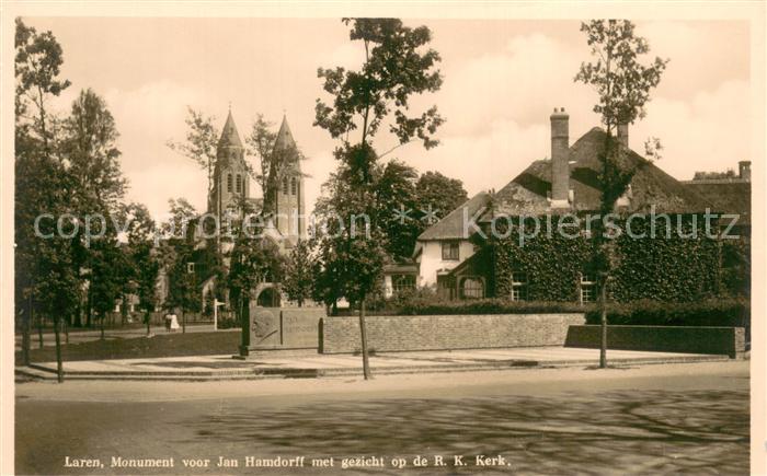 Laren  Noord-Holland NL Monument voor Hamdorff met gezicht op de RK Kerk