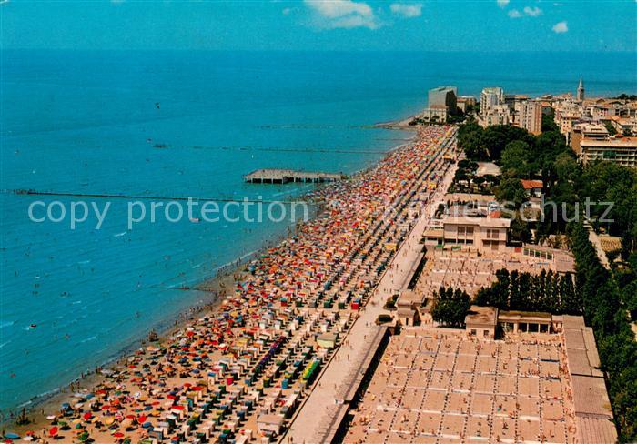Grado Gorizia Veduta aerea della spiaggia e sabbiatore