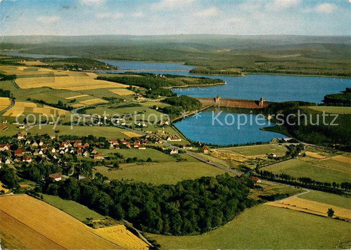 Guenne Moehnesee Fliegeraufnahme mit Moehnetalsperre mit Sperrmauer Ausgleichswe