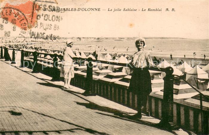 Les Sables-d Olonne 85 La jolie Sablaise et le remblai