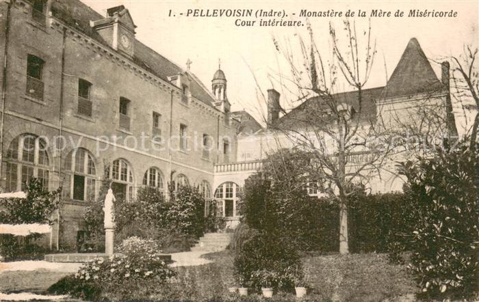Pellevoisin 36 Indre Monastère de la Mère de Miséricorde cour intérieure