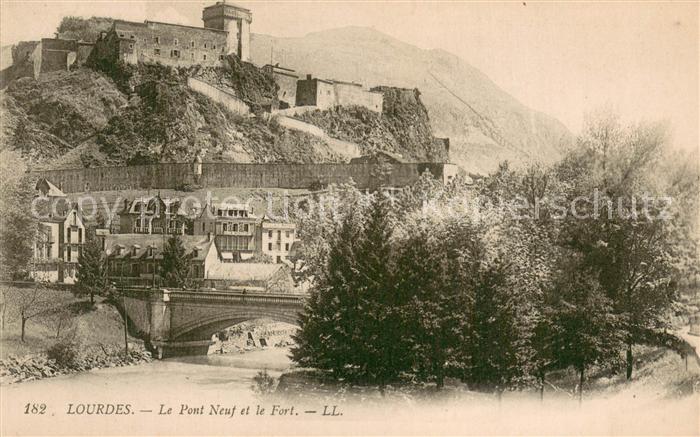 Lourdes Hautes Pyrenees Pont neuf et le fort