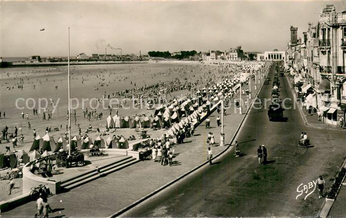Les Sables-d Olonne 85 Le Remblai au fond le Casino