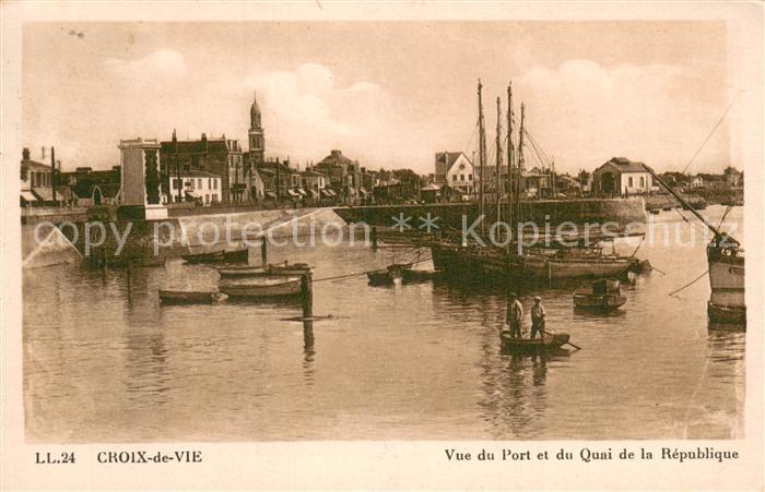 Croix de Vie Vendee Vue du Port et du Quai de la Republique