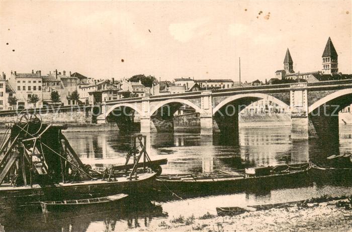 Tournus 71 Abbaye vu de la rive gauch de la Saône