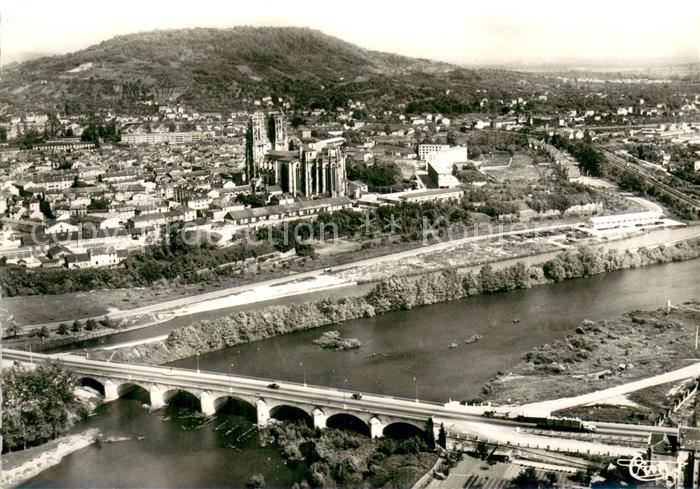 Toul 54 Pont sur la Moselle Cathedrale vue aérienne