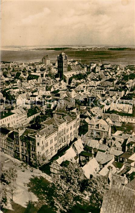 Stralsund Blick von der St. Marienkirche auf Altstadt mit St. Jakobi Kirche