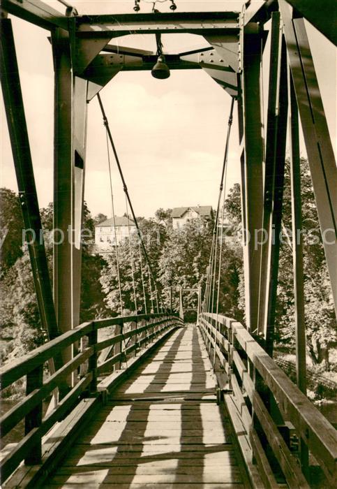 Rochsburg Haengebruecke mit Blick zum Muldenschloesschen
