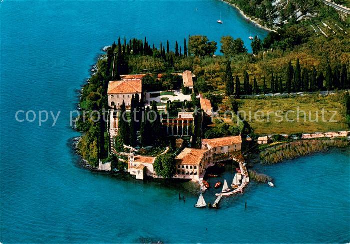 Lago di Garda Veduta aerea della Punta San Vigilio e la Baia delle Sirene