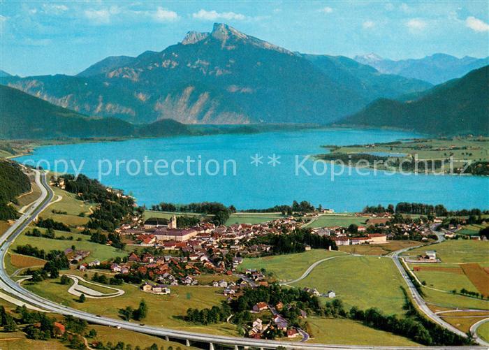 Mondsee Salzkammergut Fliegeraufnahme mit Schafberg und Autobahn Salzburg