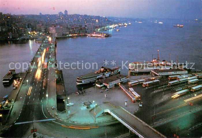 Istanbul Constantinopel Galata Koepruesuenuen bogaza dogru gece goeruenuemue