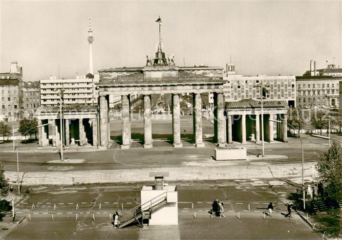 BERLIN  CITY Sperrmauer am Brandenburger Tor