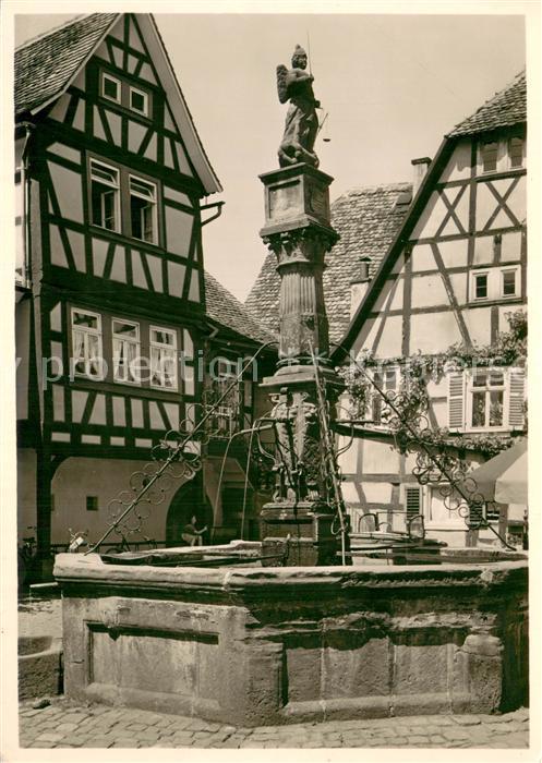 Michelstadt MArktplatz Roehrbrunnen Fachwerkhaeuser