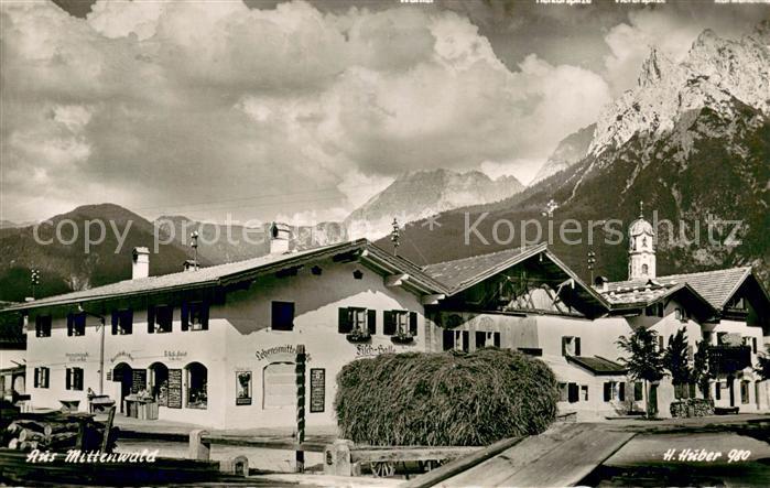 Mittenwald Bayern Ortsmotiv mit Blick zur Kirche Alpen Karwendelgebirge