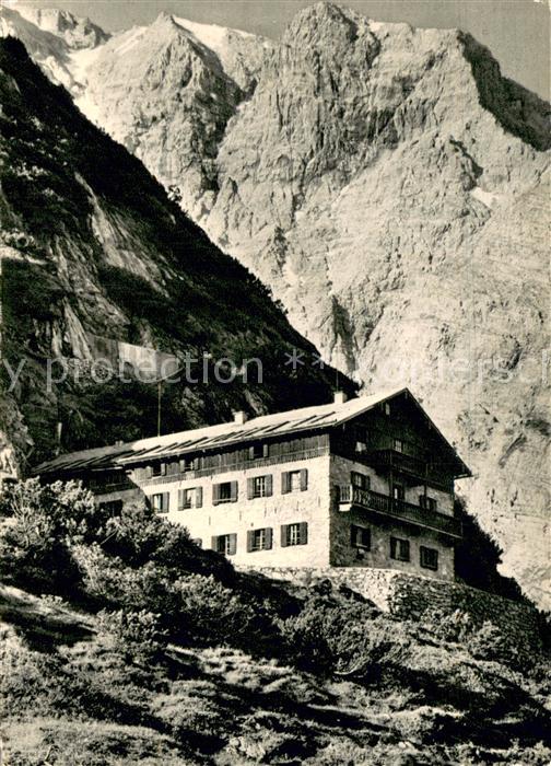Scharnitz Karwendelhaus Alpenvereinshuette im Karwendel