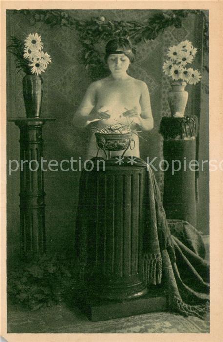 Foto KF Nr. K.F.30 Nr.3 Frau bei aufwaermen