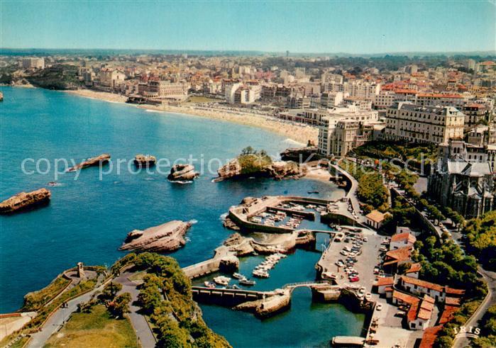 Biarritz Pyrenees Atlantiques Le port des pecheurs La grande plage et Rocher du