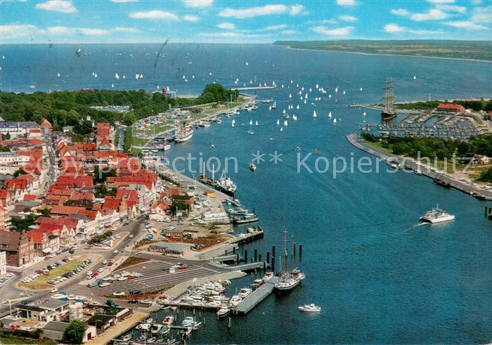 Travemuende Ostseebad Fliegeraufnahme Hafen
