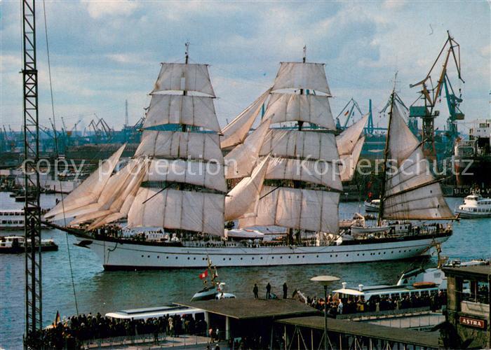 Segelschiffe Segelschulschiff GORCH FOCK im Hamburger Hafen
