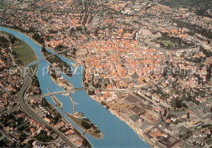 Hameln Weser Fliegeraufnahme mit historischem Stadtkern