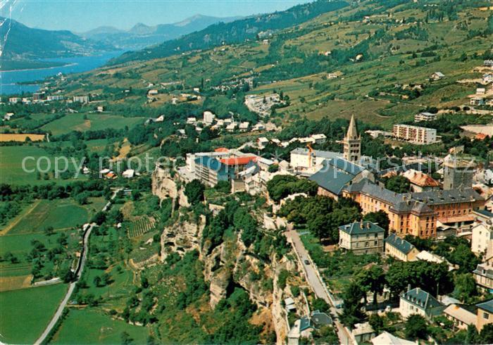 Embrun 05 La ville sur son roc Lac de Serre Poncon