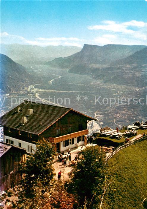 Dorf Tirol Suedtirol IT Gasthaus Hochmut Fernsicht