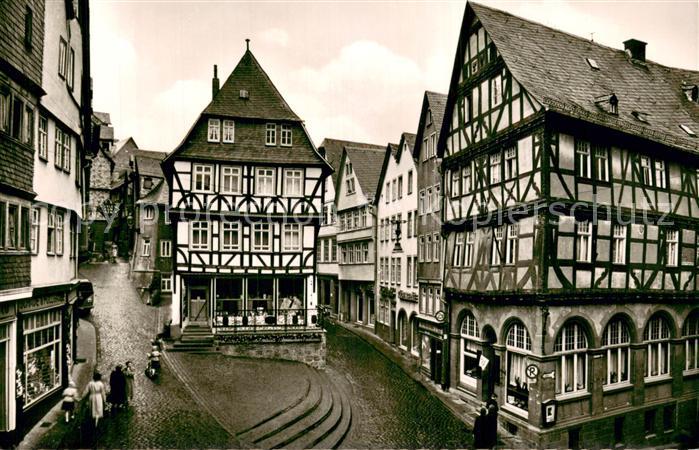 WETZLAR Lahn Hessen Eisenmarkt mit Wertherhaus und Alte Muenz Altstadt Fachwerk