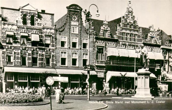 Haarlem NL Grote Markt met Monument LJ Coster