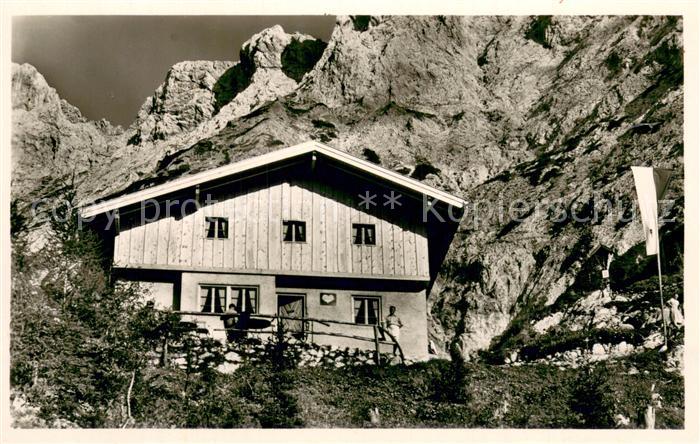 Mittenwald Bayern Mittenwalder Huette im Karwendel