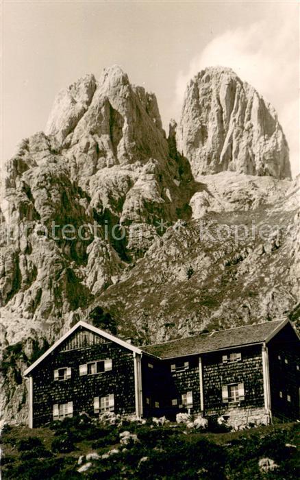 Hofpuerglhuette 1703m Dachstein AT Hofpuergelhuette m. Bischofsmuetze