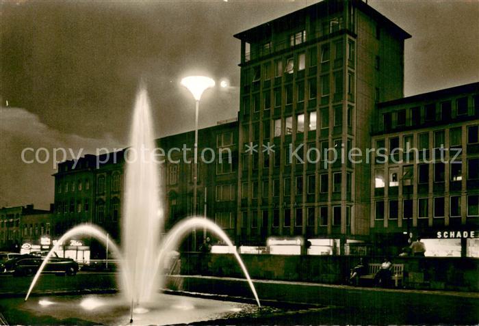 Bad Homburg Hochhaus m. Springbrunnen bei Nacht