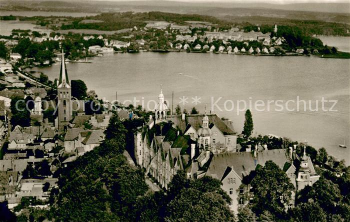 Ploen See Schloss Ploener See Seenlandschaft Holsteinische Schweiz