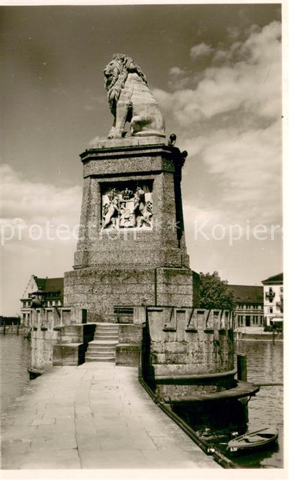 Lindau Bodensee Hafeneinfahrt mit Loewenstatue
