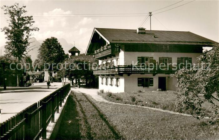 Schoenau Berchtesgaden Landhaus Zillnhaeusl mit Untersberg