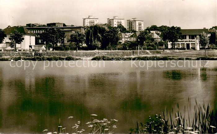 Giessen  Lahn Schwanenteich mit Blick auf Hochhaeuser
