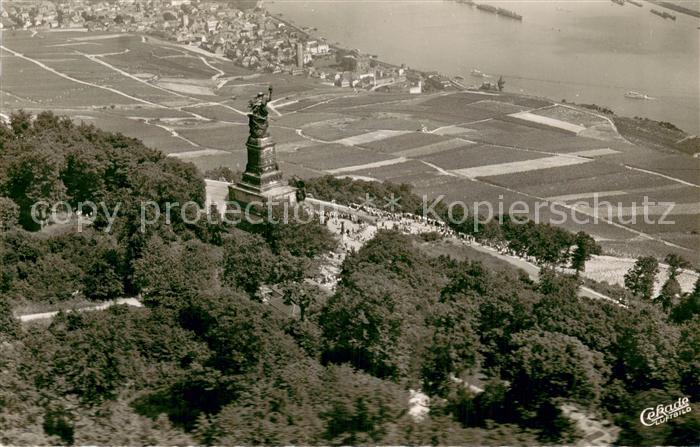 Ruedesheim am Rhein mit Nationaldenkmal auf dem Niederwald