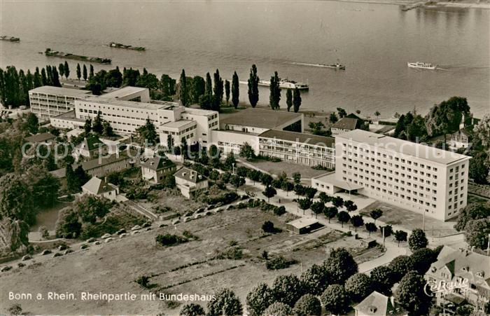 Bonn Rhein Rheinpartie mit Bundeshaus