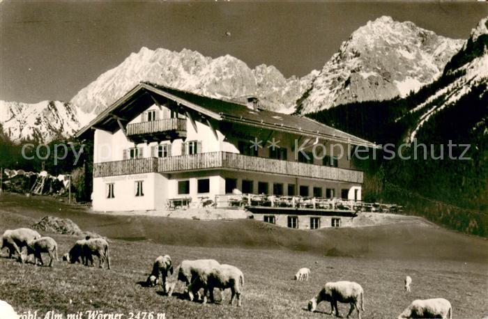 Mittenwald Bayern Berggasthof Groeblalm mit Woerner Schafherde