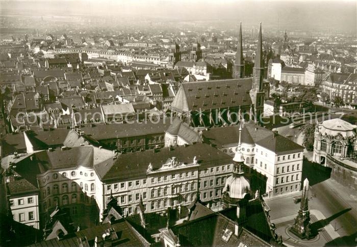 DRESDEN Elbe Blick vom Schlossturm ueber Taschenbergpalais und Sophienkirche