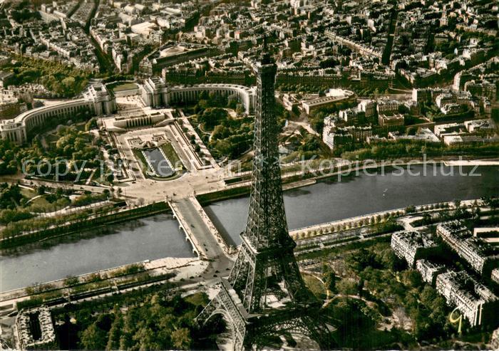 Paris 75 Vue aerienne La Tour Eiffel et le Palais de Chaillot