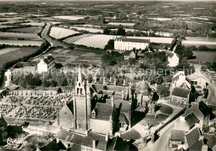 Guimiliau Vue aerienne Eglise et le Calvaire