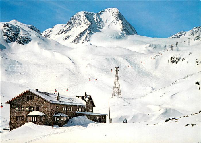 Dresdnerhuette mit Schaufelspitze und Stubaier Gletscherbahn