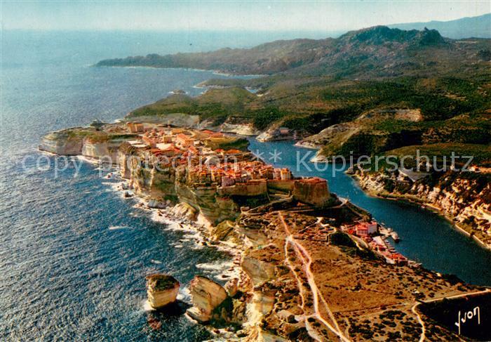 Bonifacio Corse du Sud Sur les falaises Ville fortifiée et son port vue aérienne