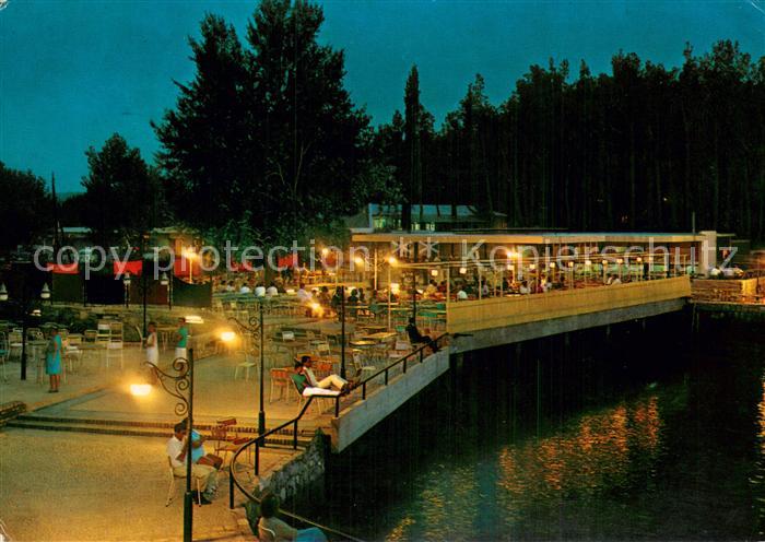 Porec Croatia Terrasse Plava laguna bei Nacht