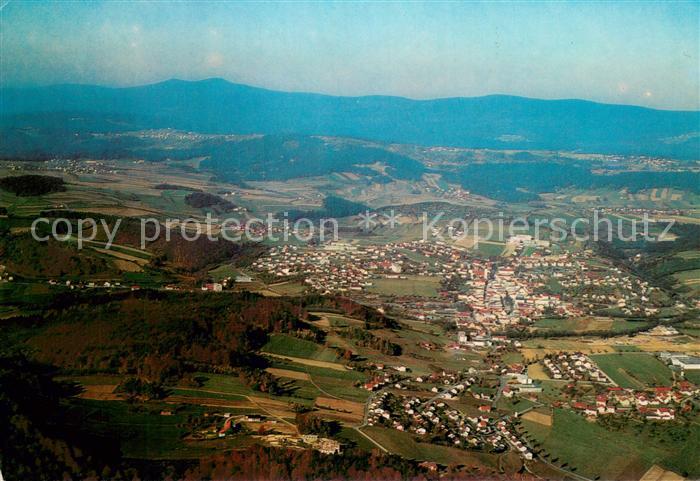 Grafenau Niederbayern Fliegeraufnahme mit Blick auf Nationalpark Bayer Wald