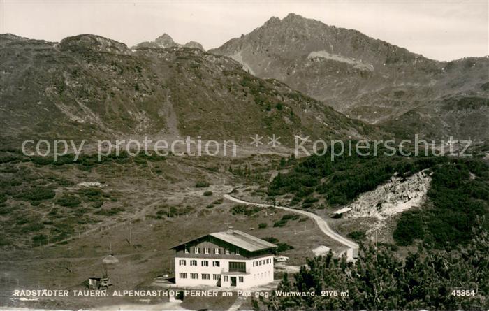 Radstaedter Tauern Alpengasthof Perner am Pass mit Wurmwand
