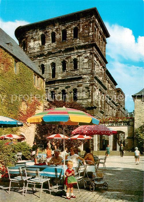 TRIER CITY Restaurant Brunnenhof mit Blick auf die Porta Nigra