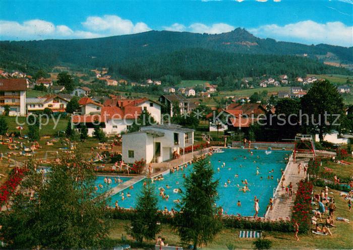 Bodenmais Schwimmbad mit Blick zum Silberberg