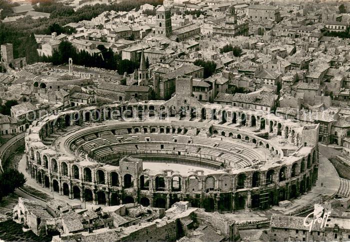 Arles 13 Ensemble des arènes vue aérienne