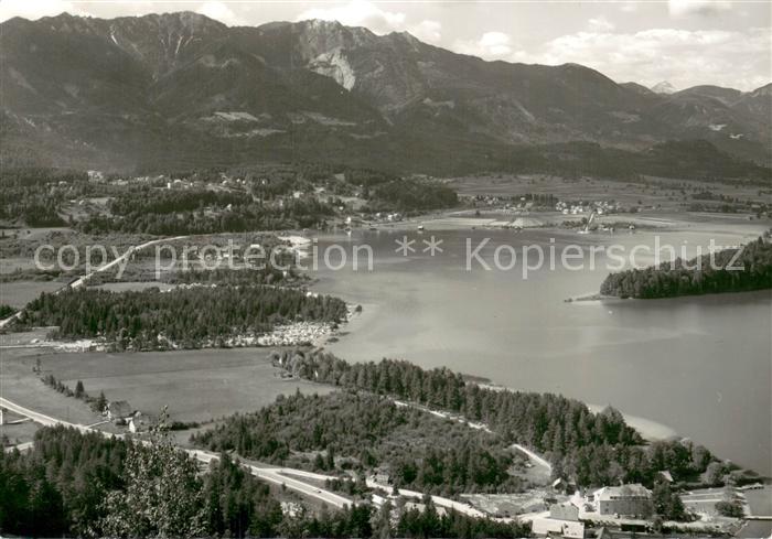 Faakersee Kaernten AT Panorama Blick vom Tabor Alpenpanorama